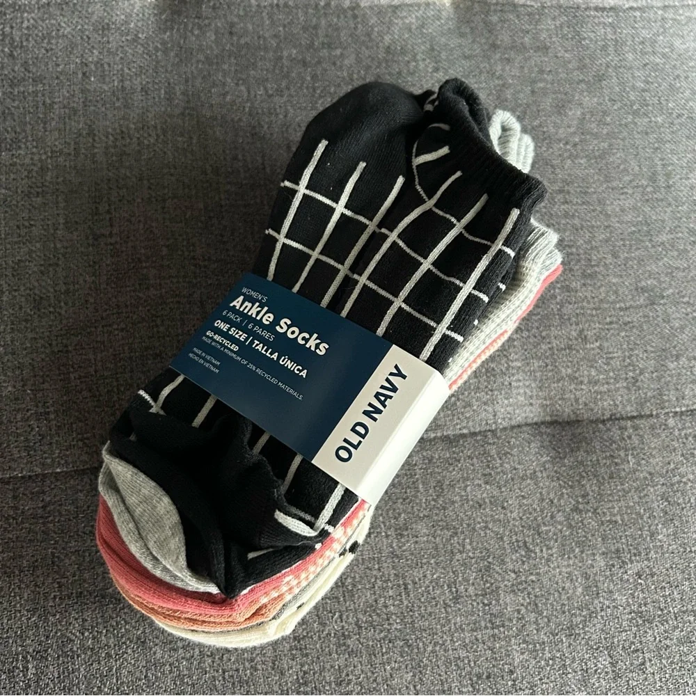 Old Navy Set/6 Women’s Abstract Geometric Theme Variety Ankle Socks, One Size